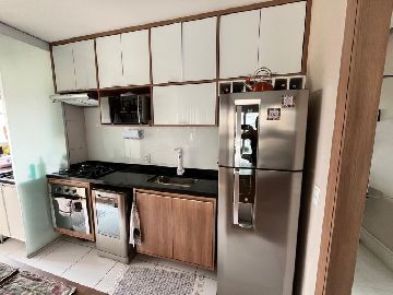 Cozinha com arm�rios 